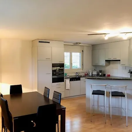 Centrally Located, Spacious Modern Апартаменти Цюрих